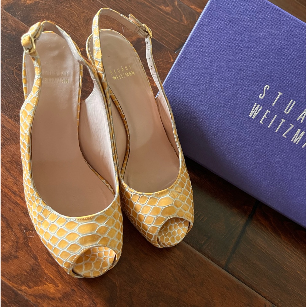 Stuart Weitzman Women’s size 7 Peep Toe Slingback Gold - Picture 4 of 5